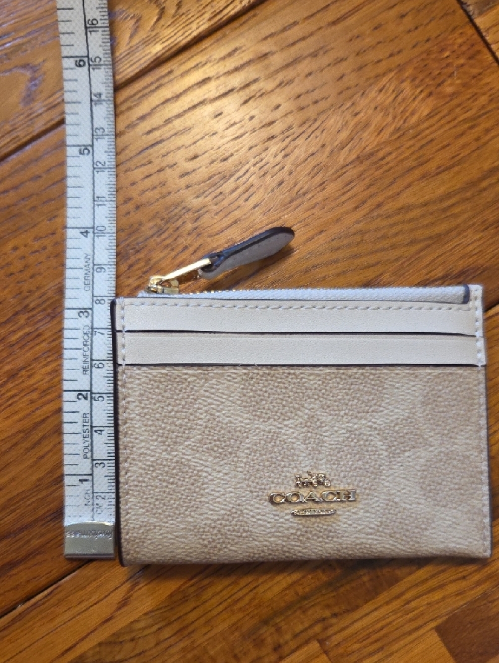 NWT Coach Beige Signature Card Holder with Gold Logo - Picture 5 of 5